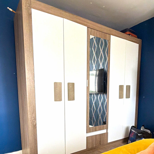 White medium wood - &,